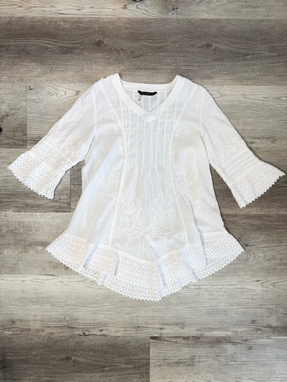 Gretty Zueger Olenka V-Neck 3/4 Sleeve
100% Cotton Tunic Crochet Trim Size M